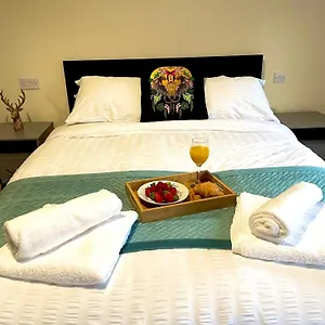 Minster House- Free Parking Holiday home York